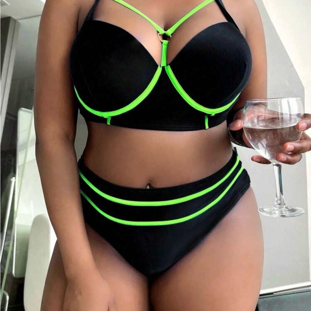 Strappy Bikini Set - Picture 3 of 5